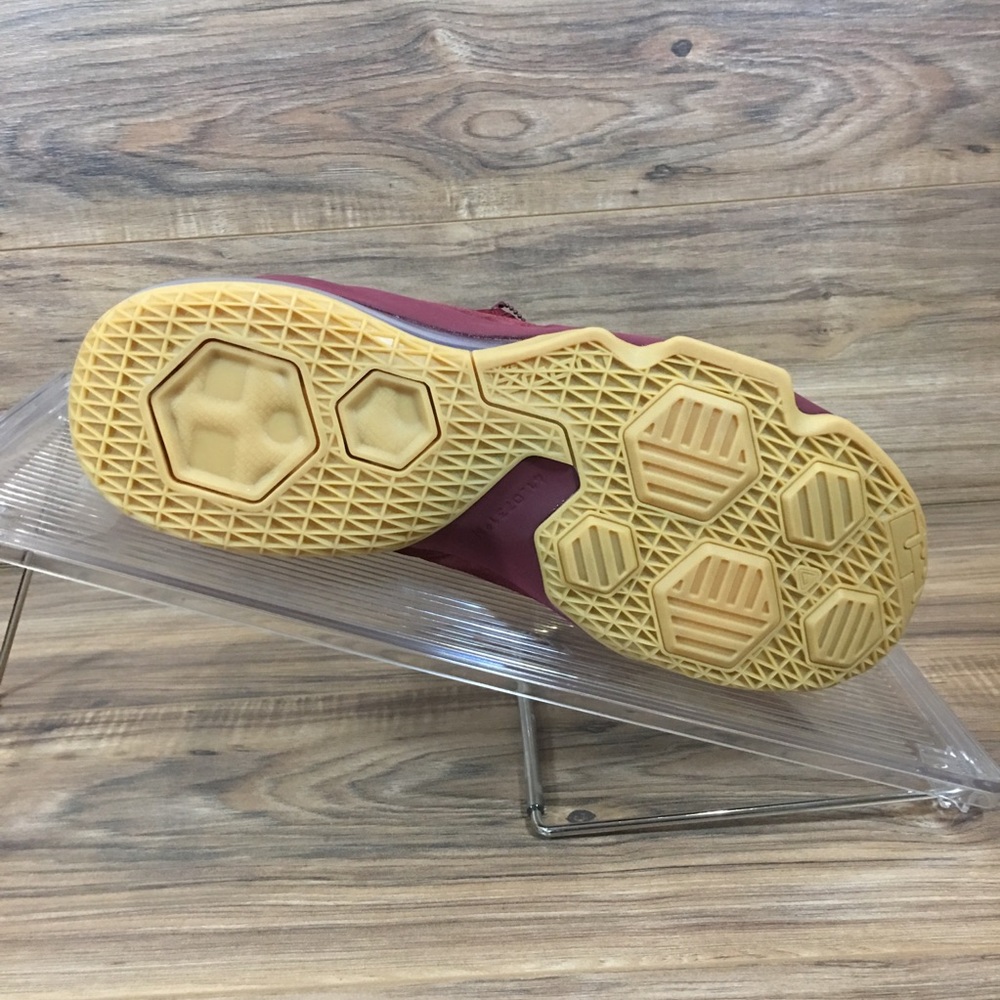 <SOLD>NIKE LEBRON XIII LOW PREMIUM TEAM SUEDE NEW - Picture 5 of 5